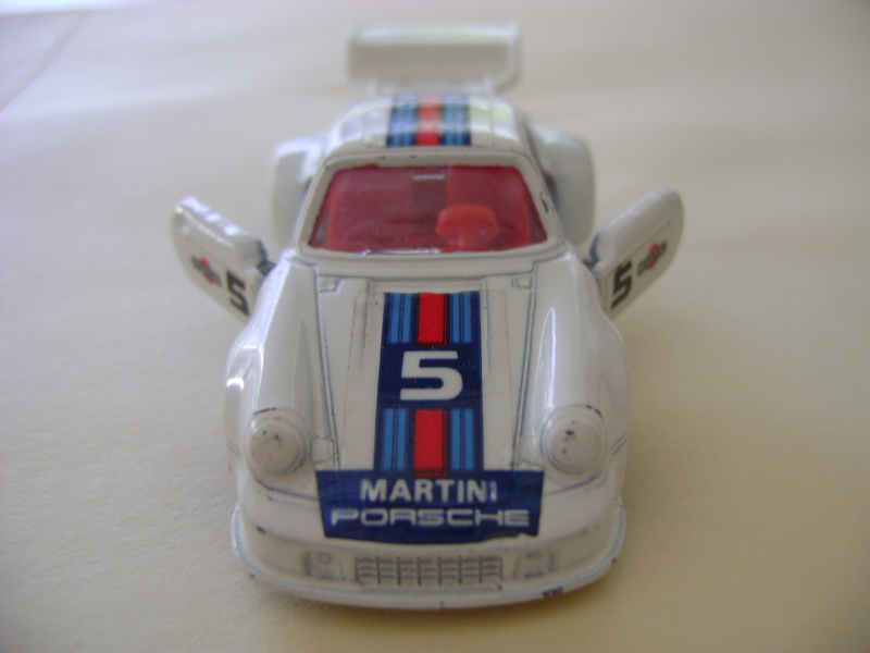 Illustration for article titled Restoration Project - Tomica 935 Martini